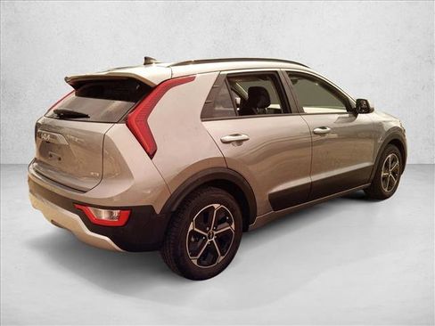 Used 2023 Kia Niro LX FWD image 5