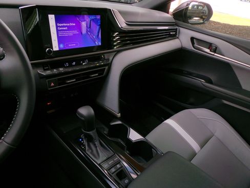 Used 2026 Toyota Camry SE FWD image 29