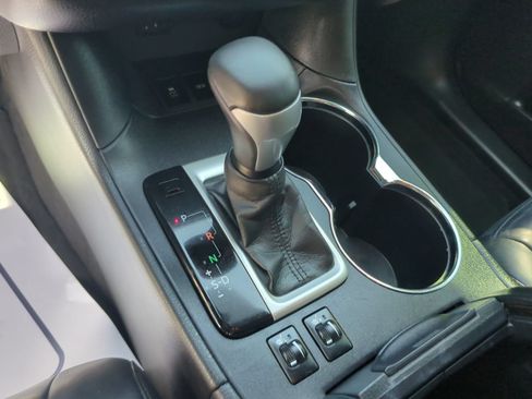 Used 2015 Toyota Highlander XLE FWD image 16