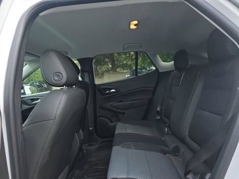 Used 2025 Chevrolet Trax LT w/ Driver Confidence Package FWD image 4