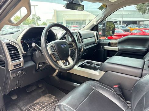Used 2018 Ford F250 Lariat w/ Lariat Value Package AWD/4WD image 4