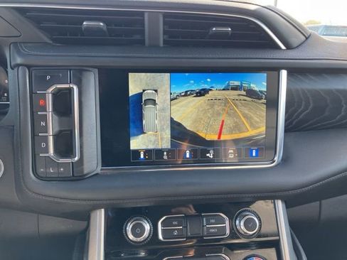 Used 2022 GMC Yukon XL Denali w/ Denali Premium Package AWD/4WD image 34