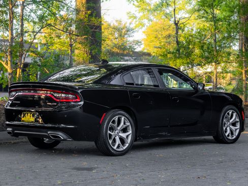 Used 2017 Dodge Charger SXT w/ Plus Group RWD image 52