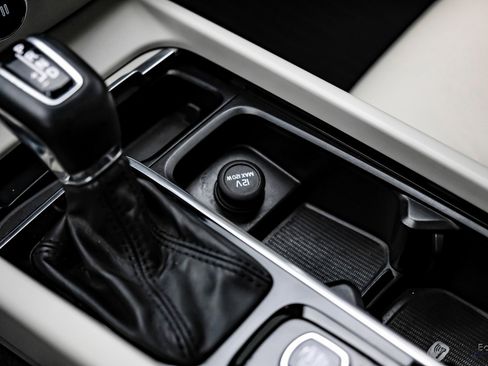 Used 2020 Volvo V60 T5 Momentum w/ Protection Package Premier image 53