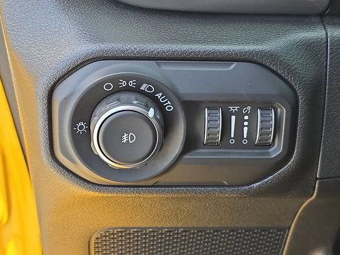 Used 2019 Jeep Wrangler Unlimited Sahara AWD/4WD image 27