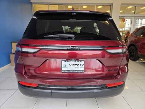 Used 2024 Jeep Grand Cherokee Limited w/ Luxury Tech Group II image 7