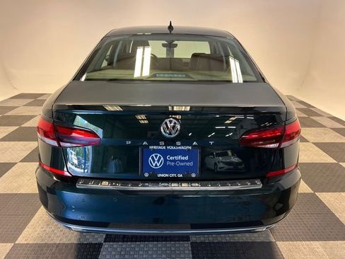 Certified 2022 Volkswagen Passat 2.0T FWD image 4