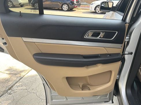 Used 2016 Ford Explorer XLT AWD/4WD image 17