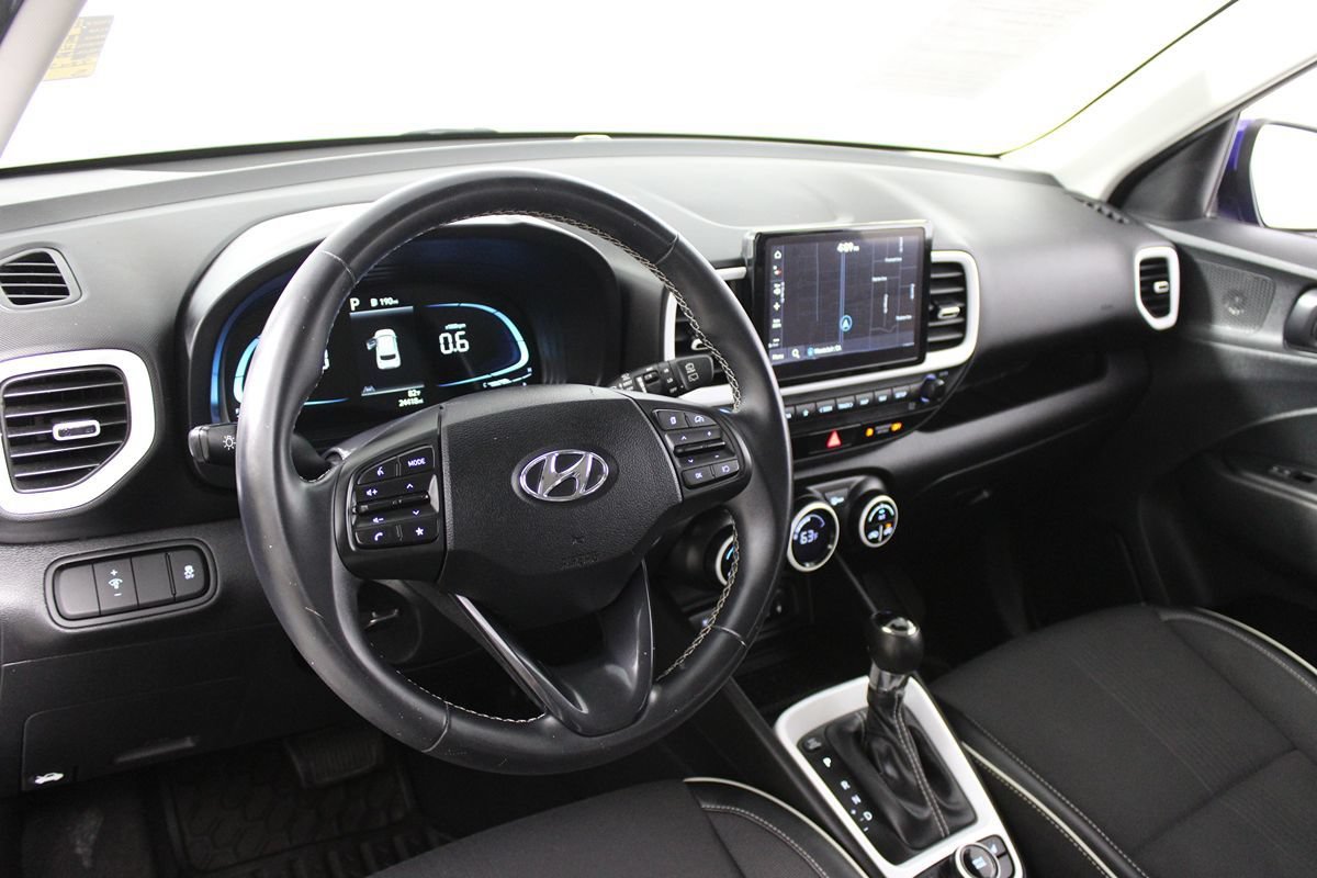 Used 2023 Hyundai Venue Limited FWD image 12
