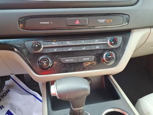 Used 2019 Kia Sedona L FWD image 10