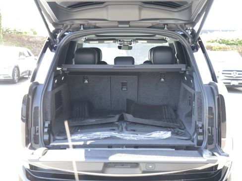 Certified 2025 Land Rover Range Rover SE AWD/4WD image 12