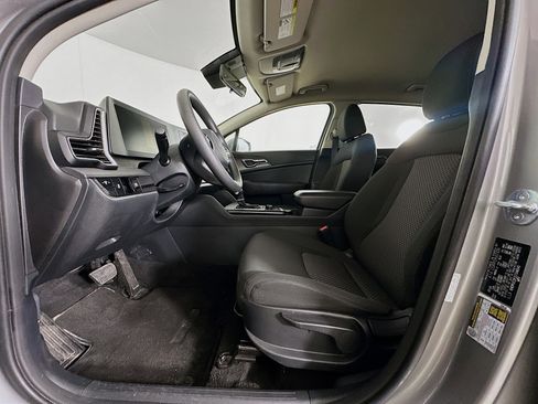 Used 2025 Kia Sportage LX image 13