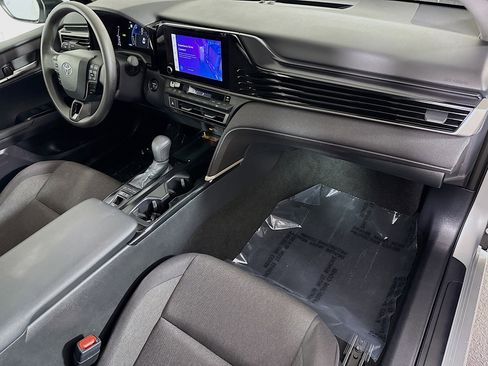 Used 2025 Toyota Camry LE FWD image 30