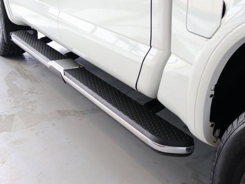 Used 2021 Nissan Titan Platinum Reserve w/ Moonroof Package image 10