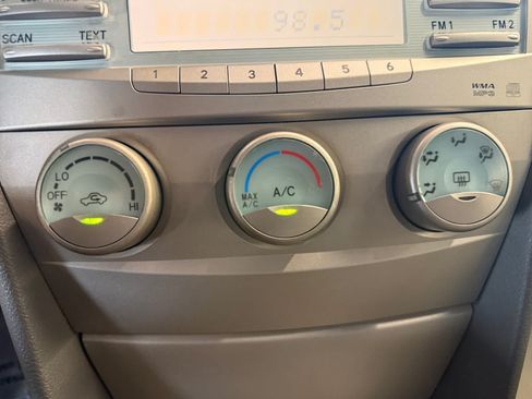 Used 2009 Toyota Camry LE FWD image 17