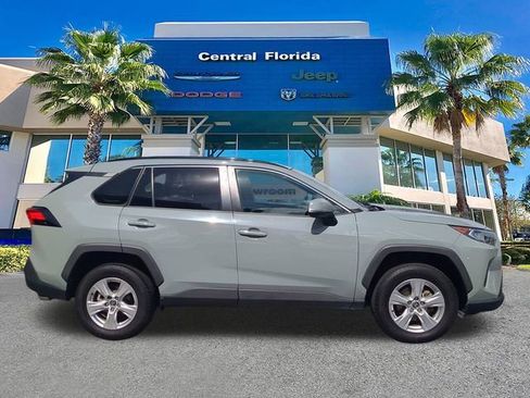 Used 2021 Toyota RAV4 XLE w/ Convenience Package FWD image 4