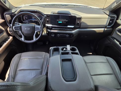 Used 2023 Chevrolet Silverado 1500 RST w/ Z71 Off-Road Package AWD/4WD image 9