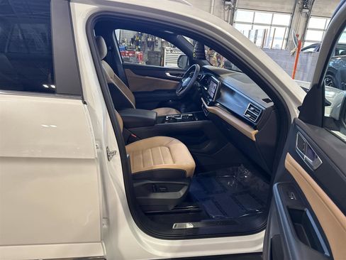 New 2025 Volkswagen Atlas Cross Sport SEL image 32