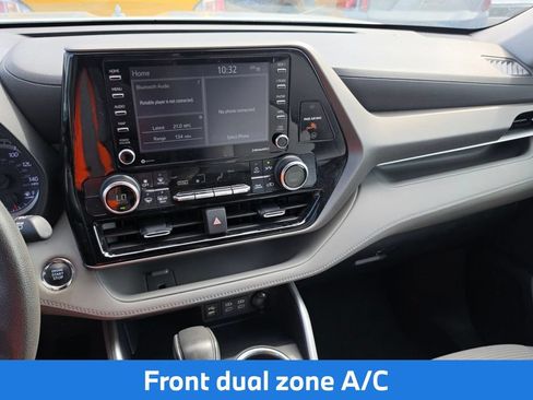 Used 2022 Toyota Highlander L FWD image 11