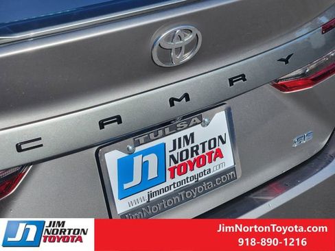 Used 2025 Toyota Camry SE image 12