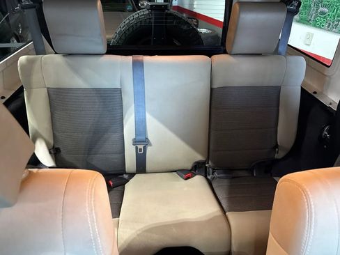 Used 2010 Jeep Wrangler Unlimited Sahara image 17