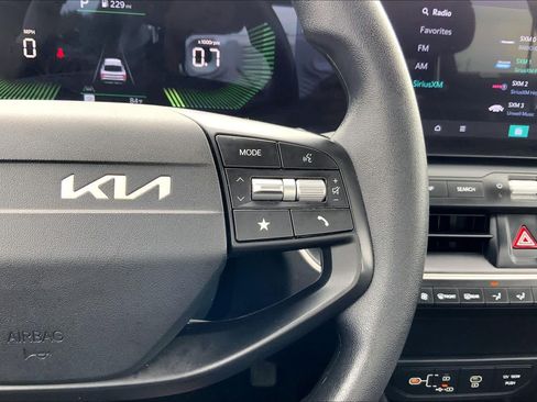 Used 2025 Kia K4 FWD image 24