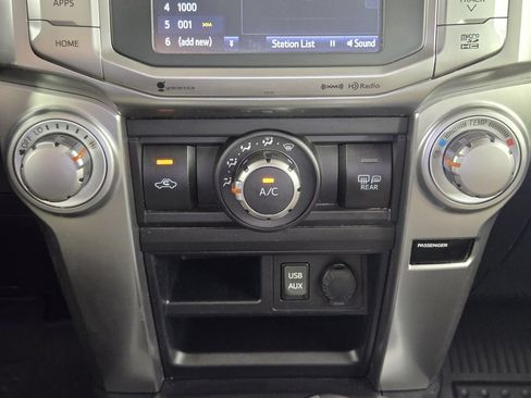 Used 2018 Toyota 4Runner SR5 Premium AWD/4WD image 19