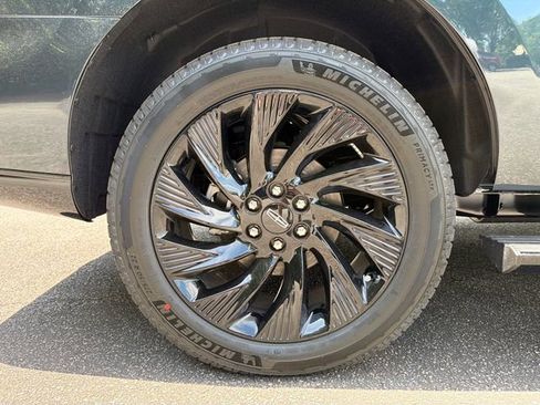 New 2026 Lincoln Navigator Reserve AWD/4WD image 18