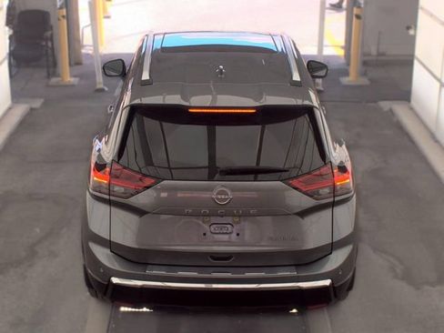 Used 2024 Nissan Rogue Platinum FWD image 9