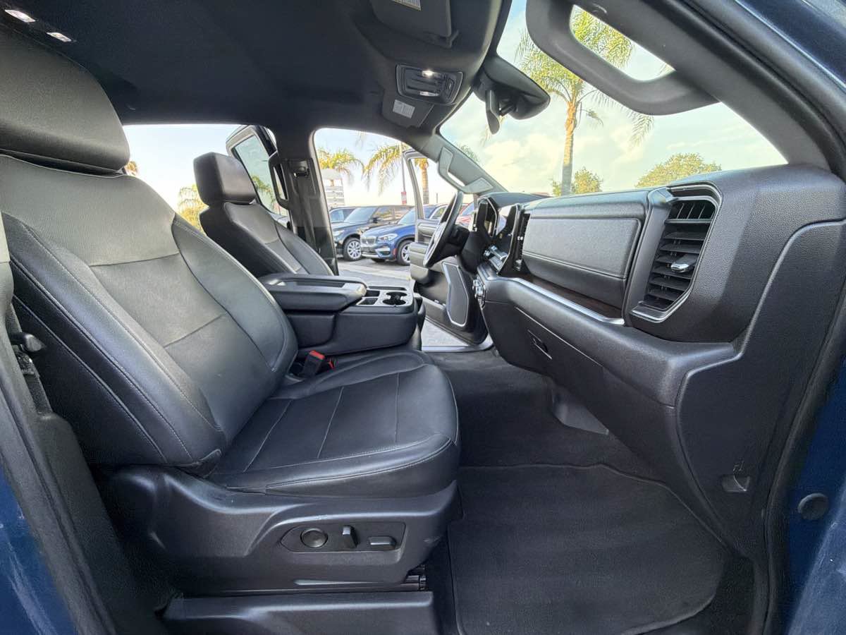 Used 2024 GMC Sierra 1500 SLT AWD/4WD image 16