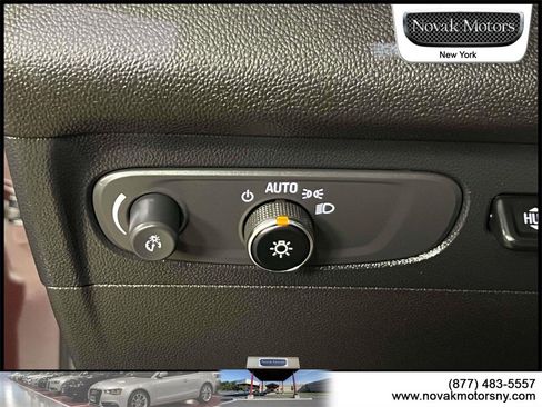 Used 2022 Buick Envision Avenir w/ Technology Package II image 21