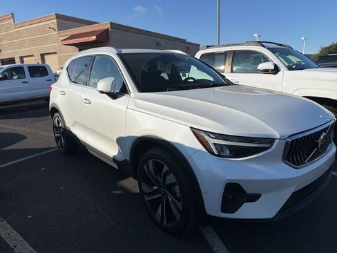 Used 2023 Volvo XC40 B5 Ultimate w/ Protection Package Premier image 1