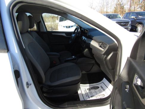 Used 2022 Ford Escape SE image 26