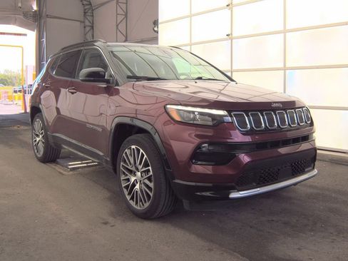 Used 2022 Jeep Compass Limited w/ Elite Group AWD/4WD image 3