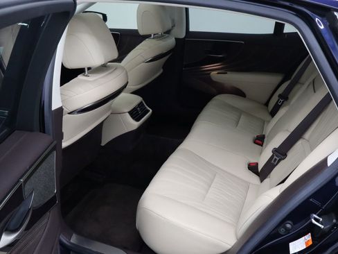 Used 2020 Lexus LS 500 w/ Interior Upgrade Package image 31