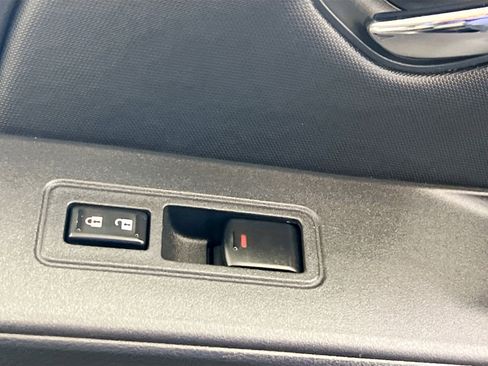 Used 2024 Nissan Frontier SV image 32