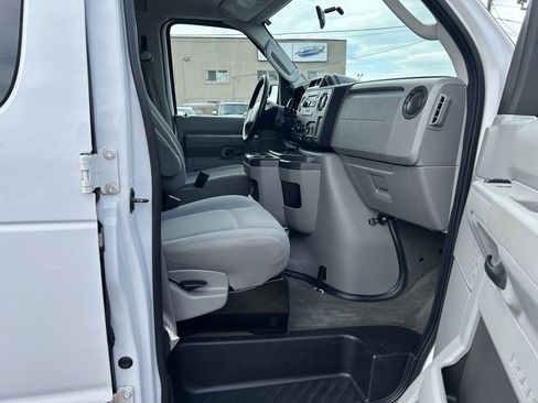 Used 2011 Ford E-350 and Econoline 350 XLT RWD image 12