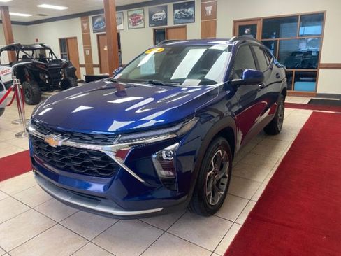 Used 2024 Chevrolet Trax LT w/ Driver Confidence Package image 4