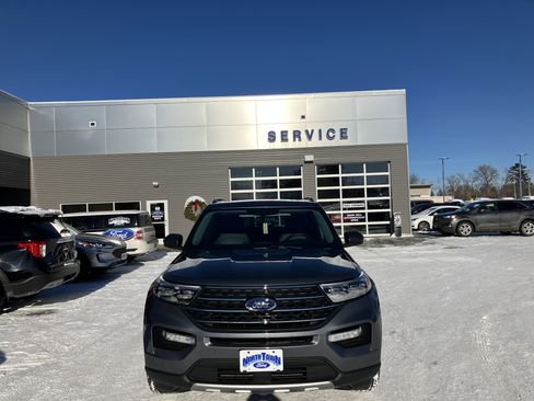 Used 2023 Ford Explorer XLT w/ Equipment Group 202A image 3