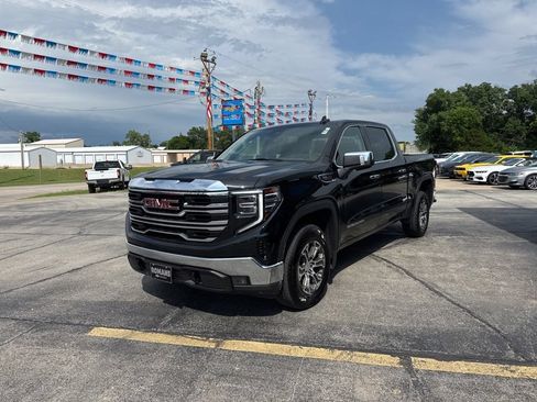 Used 2025 GMC Sierra 1500 SLT AWD/4WD image 9