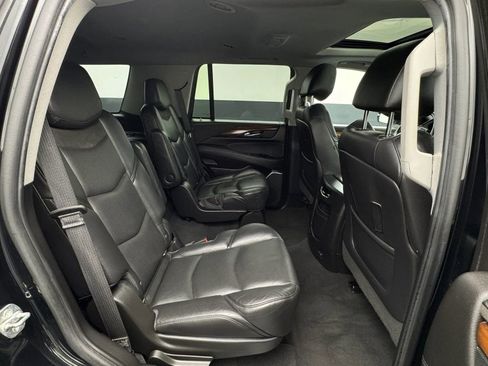 Used 2019 Cadillac Escalade Luxury AWD/4WD image 52