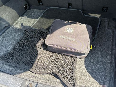 Used 2018 Volkswagen Tiguan SEL AWD/4WD image 35