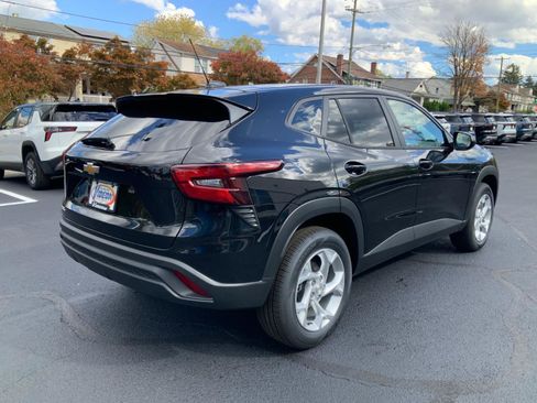 New 2026 Chevrolet Trax LS w/ LS Convenience Package image 7