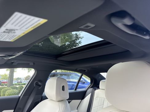 New 2026 BMW i5 eDrive40 image 9