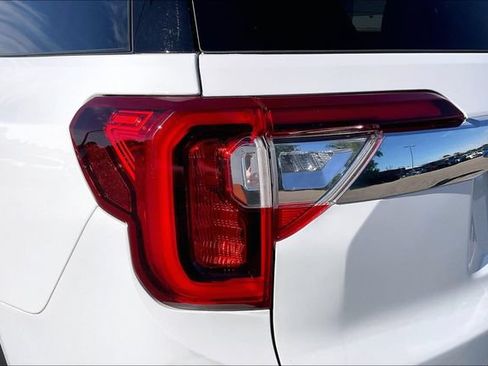 Used 2023 GMC Acadia SLT AWD/4WD image 30