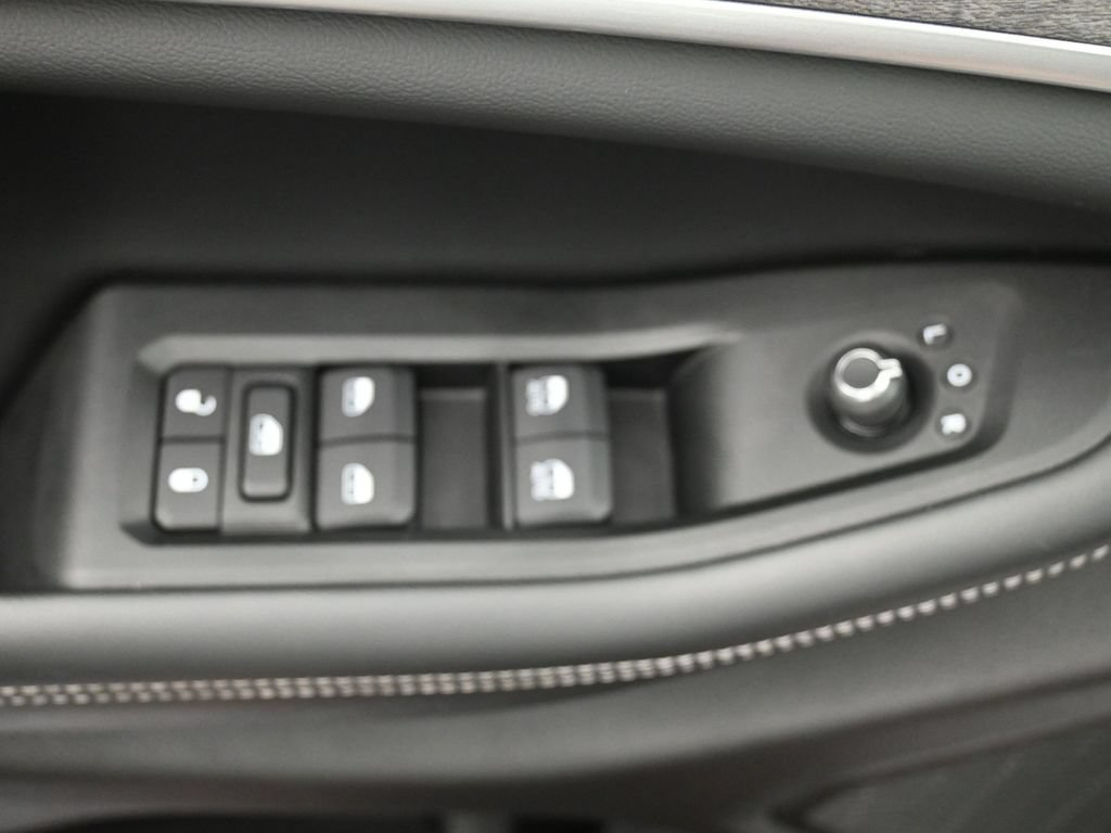 Used 2024 Jeep Grand Cherokee L Limited AWD/4WD image 24