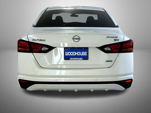 Used 2024 Nissan Altima 2.5 SV AWD/4WD image 7