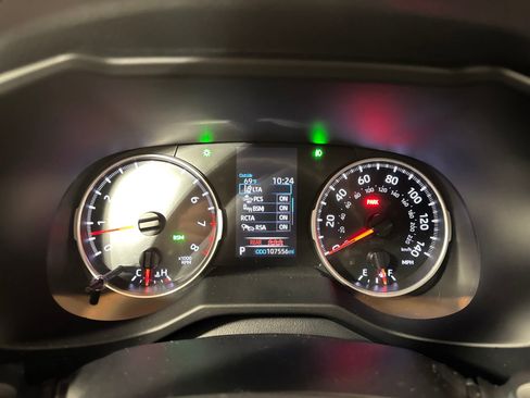 Used 2021 Toyota RAV4 XLE FWD image 21