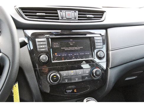 Used 2020 Nissan Rogue S image 15