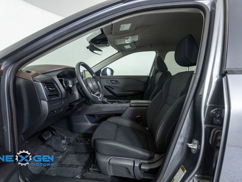 Used 2023 Nissan Rogue S AWD/4WD image 11